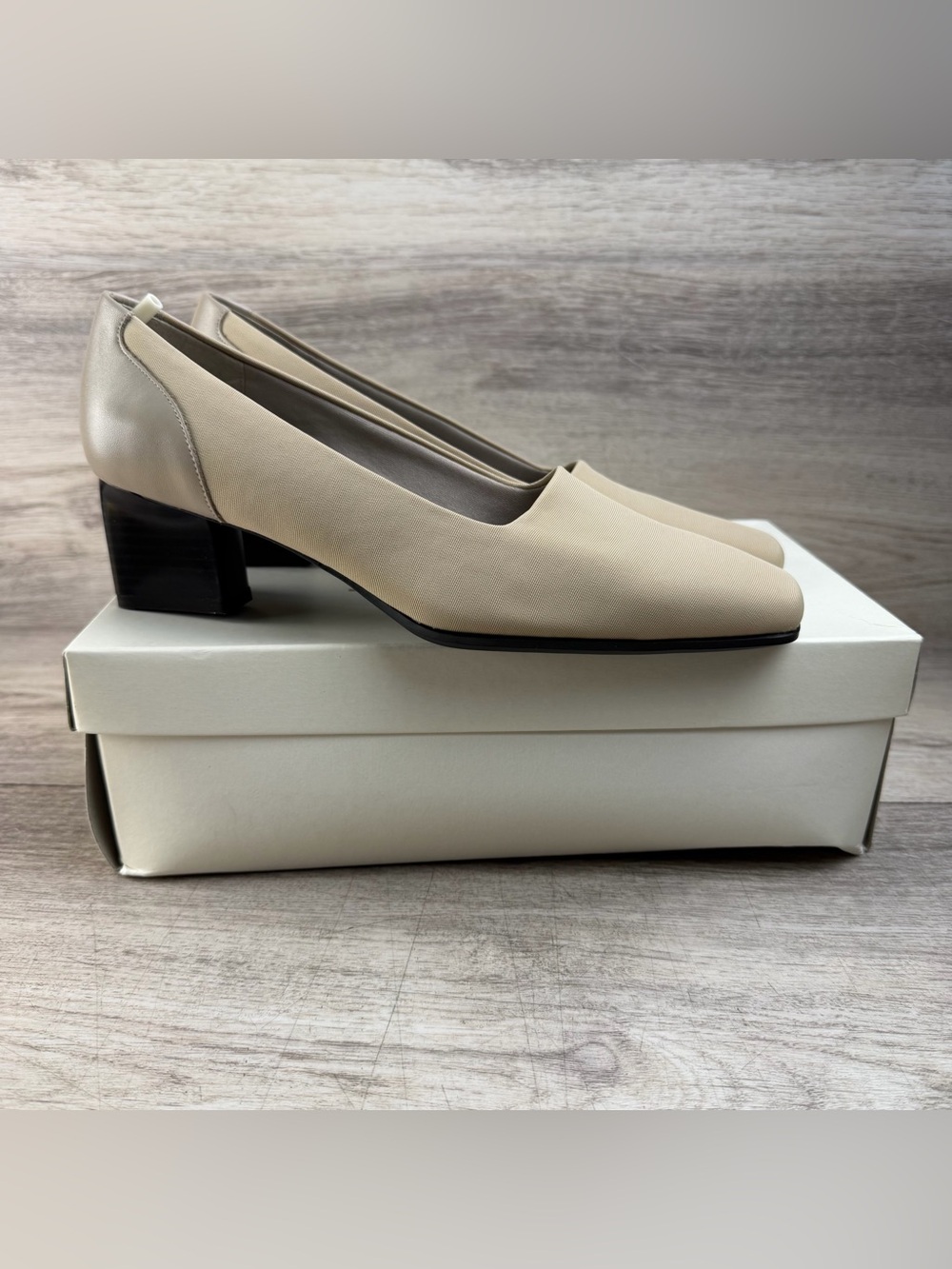 NWB Naturalizer Women's 8 Joy Alabaster Beige Leather Fabric Block Pump Shoes